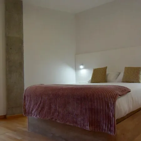 A Unique Place To In Daire Girona