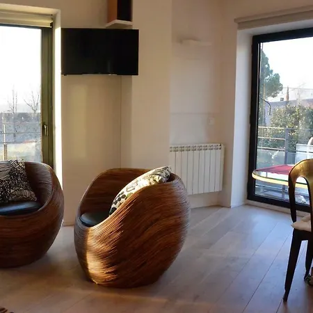 A Unique Place To In Daire